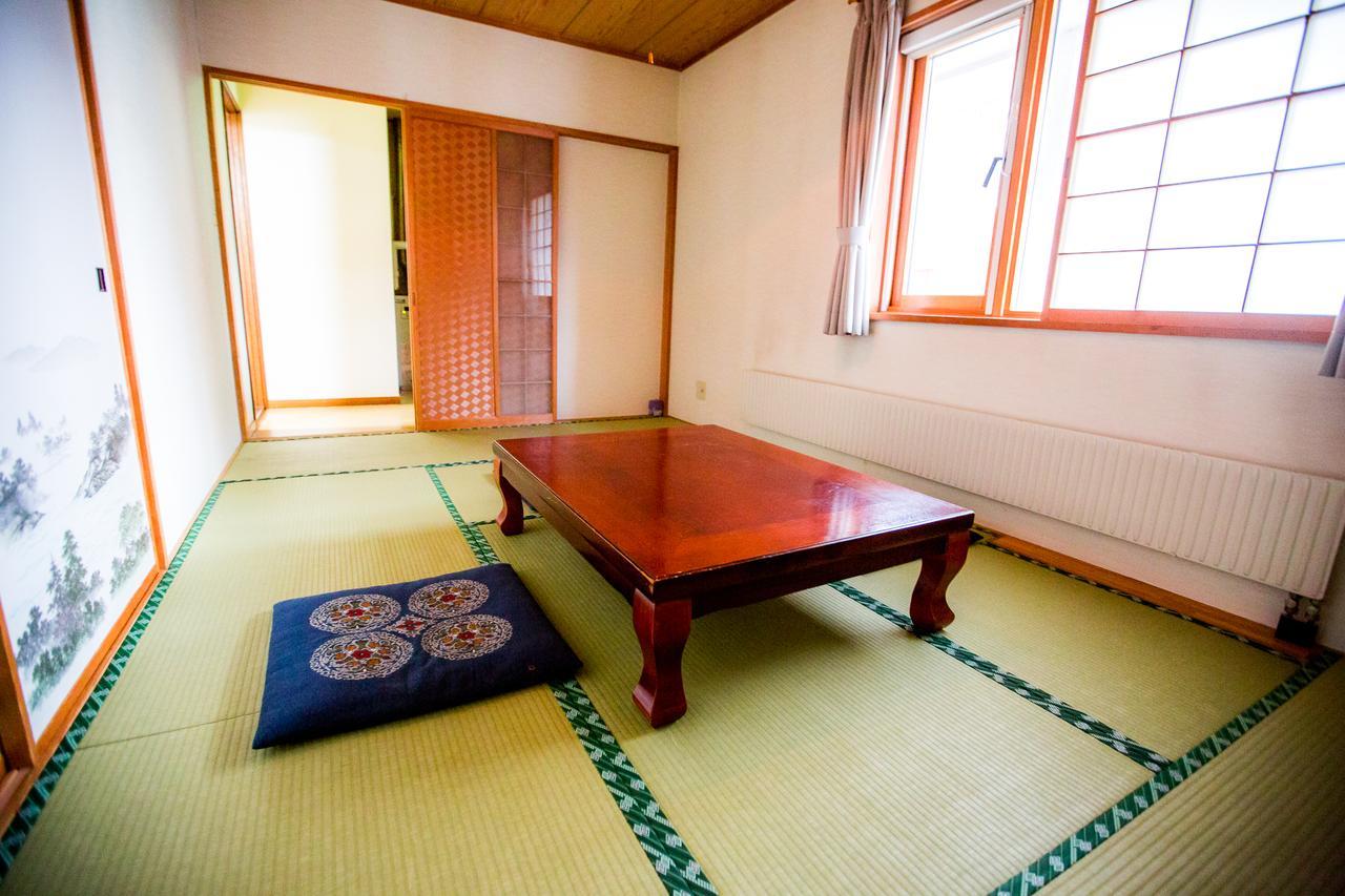 Rusutsu Lodges Pension Lilla Huset Niseko Exteriör bild
