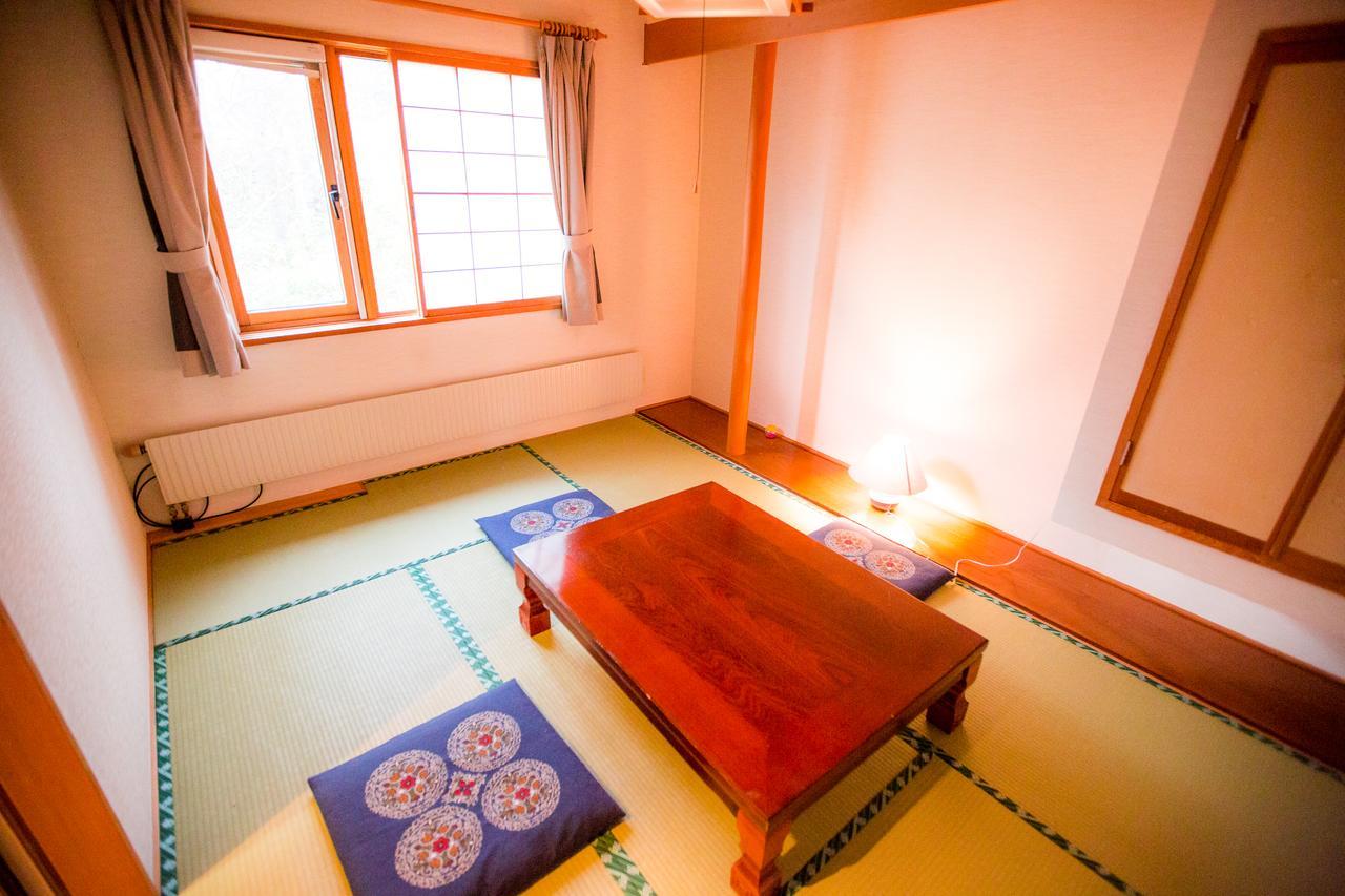 Rusutsu Lodges Pension Lilla Huset Niseko Exteriör bild