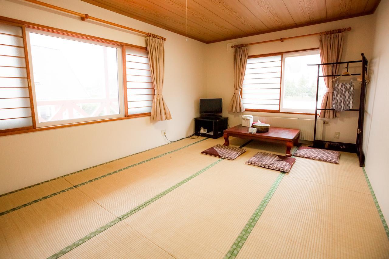 Rusutsu Lodges Pension Lilla Huset Niseko Exteriör bild