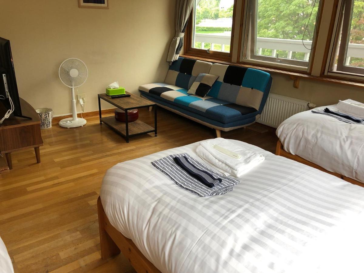 Rusutsu Lodges Pension Lilla Huset Niseko Exteriör bild